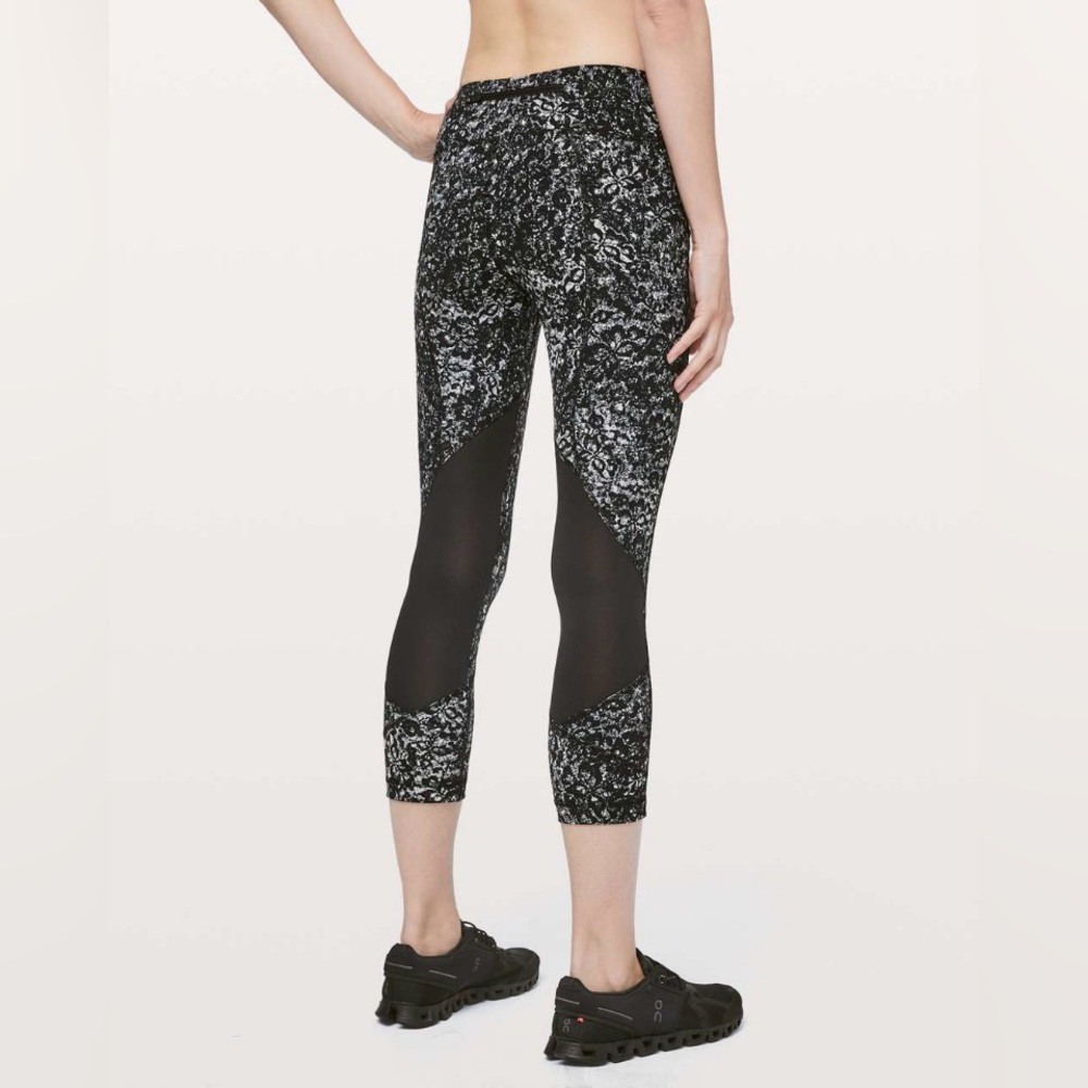Lululemon Pace Rival Crop Leggings in Achromatized Ice Grey Black - Size 4 - Picture 2 of 9